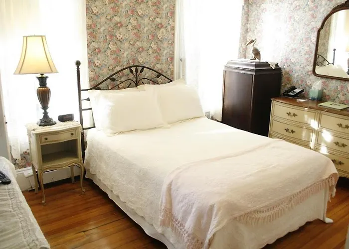 The Coolidge Corner Guest House: A Brookline Bed And Breakfast