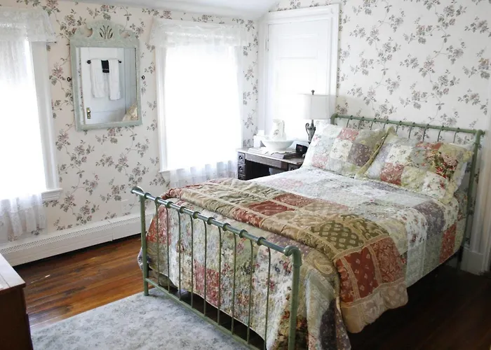 The Coolidge Corner Guest House: A Brookline Bed And Breakfast