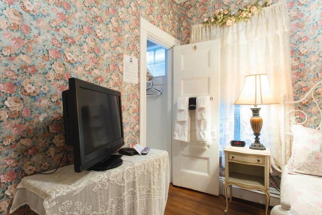 The Coolidge Corner Guest House: A Gasthof Brookline