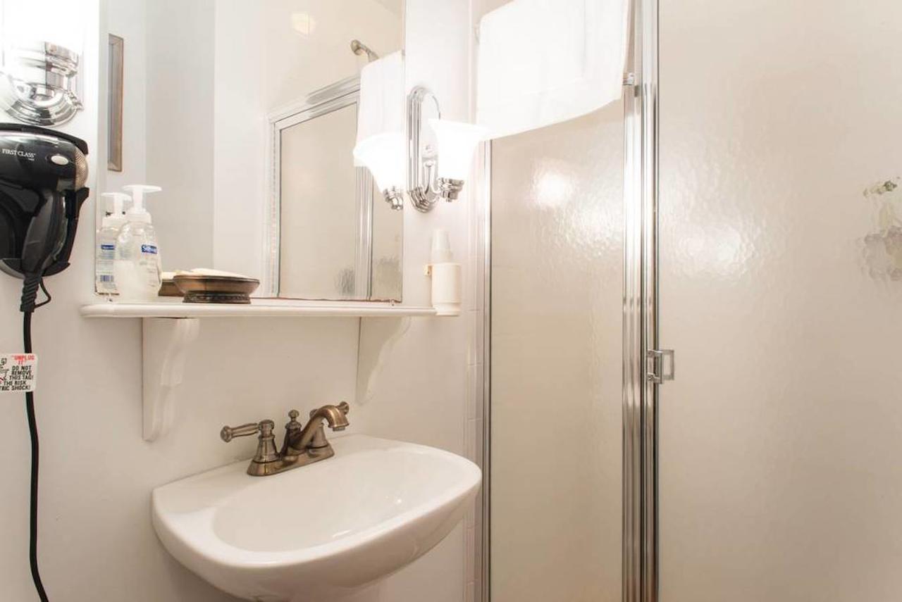 Gasthof The Coolidge Corner Guest House: A