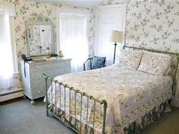 The Coolidge Corner Guest House: A Gasthof Brookline